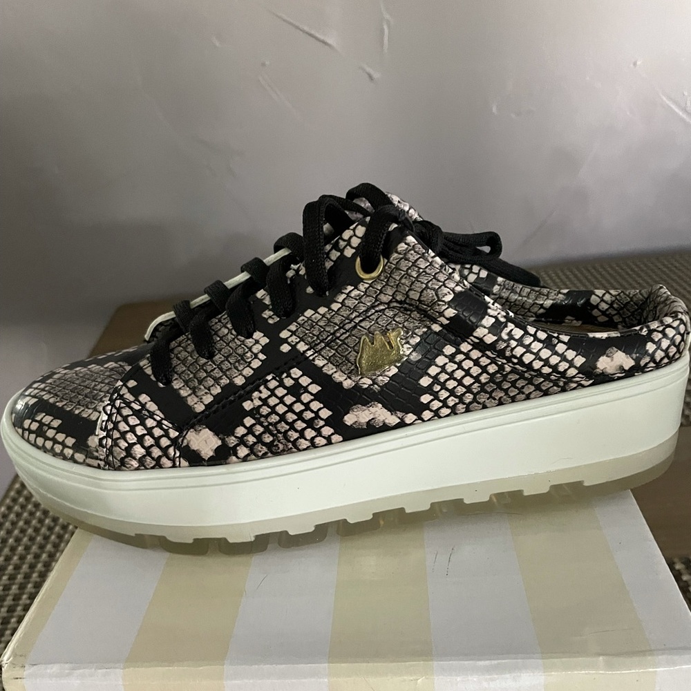 Camel Threads Sneakers - Slip On